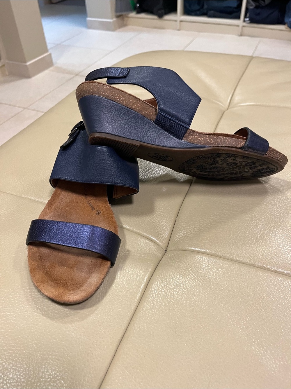 Sofft Navy Blue Vanita Leather Wedge Sandals 8M